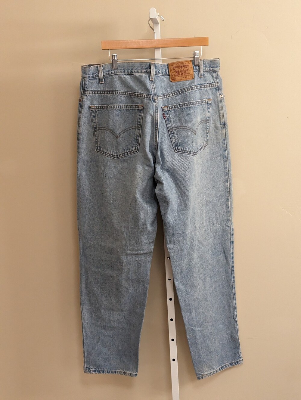 1990s Levi’s 560 Loose Fit Tapered Jeans 40x32 Ma Light Wash Men's Relaxed Jeans